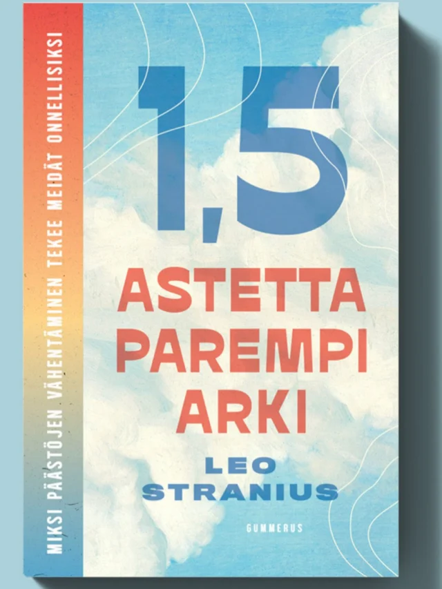 Haluatko olla rikas? Ei kannata hankkia autoa. 

Jos oletetaan, että olisin hankkinut uuden 48 000 euroa (uuden auton keskimääräinen hankintahinta Suomessa) maksavan auton 10 vuoden välein (yhteensä 3 uutta autoa) ja käyttänyt autoiluun vuosittain 6000 euroa, tarkoittaisi se 30 vuoden aikana yhteensä 354 000 euron menoja. Tuolla summalla saa vaikka ihan mukavan asunnon hyvien liikenneyhteyksien päästä. Vaihtoehtoisesti jos auton ja sen käytön sijaan sijoittaisin vastaavan summan kuukausittain 30 vuoden ajan noin kolmen prosentin vuosittaisella tuotto-odotuksella, minulla olisi varallisuutta 570 000 euroa. Auton hankinnnan ja autottomuuden erotus on omassa arjessani tarkoittanut siis noin 924 000 euroa parempaa lopputulosta. 

Toinen tapa tarkastella autoilua on ajankäyttö. Sitä vartenhan auto usein hankintaan, että pääsisi paikasta toiseen mahdollisimman kätevästi/nopeasti ja säästäisi aikaa. Jos ajatellaan, että kuukausipalkkani olisi ollut 30 vuoden aikana keskimäärin 4000 euroa kuukaudessa, niin minun pitäisi tehdä 30 vuoden aikana töitä 88,5 kuukautta tienatakseni rahat autoiluun. Käytännössä 30 vuoden ajan noin 25 % kaikesta työajastani olisi mennyt autoilun kustannuksiin. Kun ei tuhlaa rahojaan autoiluun, voisi saman elintason saavuttaa siis esimerkiksi tekemällä 75-prosenttista työaikaa ja viettää melkein neljäsosan päivistä läheisten kanssa, opiskella uusia tutkintoja tai tehden jotain muuta merkityksellistä, esimerkiksi vapaaehtoistyötä. Eikä tuossa ole tietenkään vielä sitä aikaa mukana, jonka istuu autossa. Jos lisäksi lasketaan, että istuisin autossa keskimäärin tunnin vuorokaudessa, kertyy siitä 30 vuoden aikana melkein 11 000 tuntia (456 vuorokautta), jonka olisi voinut pyöräillä tai kävellä ja näin pitää huolta omasta terveydestään. 

Autosta vapautuvalla ajalla tai rahasummalla ehtii tehdä aika monta vuotta merkityksellisiä asioita ilman painetta taloudellisesta toimeentulosta. Tuolla summalla voi hankkia myös esimerkiksi asunnon sellaisesta paikasta, joka mahdollistaa riippumattomuuden autokeskeisestä elämästä. 

Puhumattakaan niistä ilmasto- ja ympäristöhyödyistä sekä terveyshyödyistä, joita autosta vapaa elämä on minulle tarkoittanut.